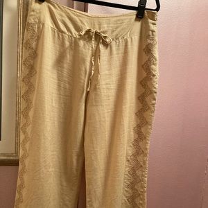 Women’s wide bottom trousers